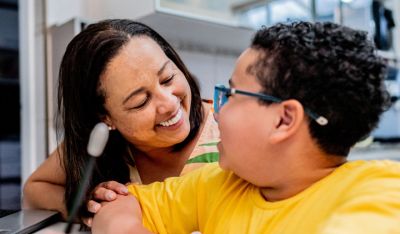 Kindern helfen, in der Schule gut zurechtzukommen: Tipps und Routinen, die wirklich funktionieren